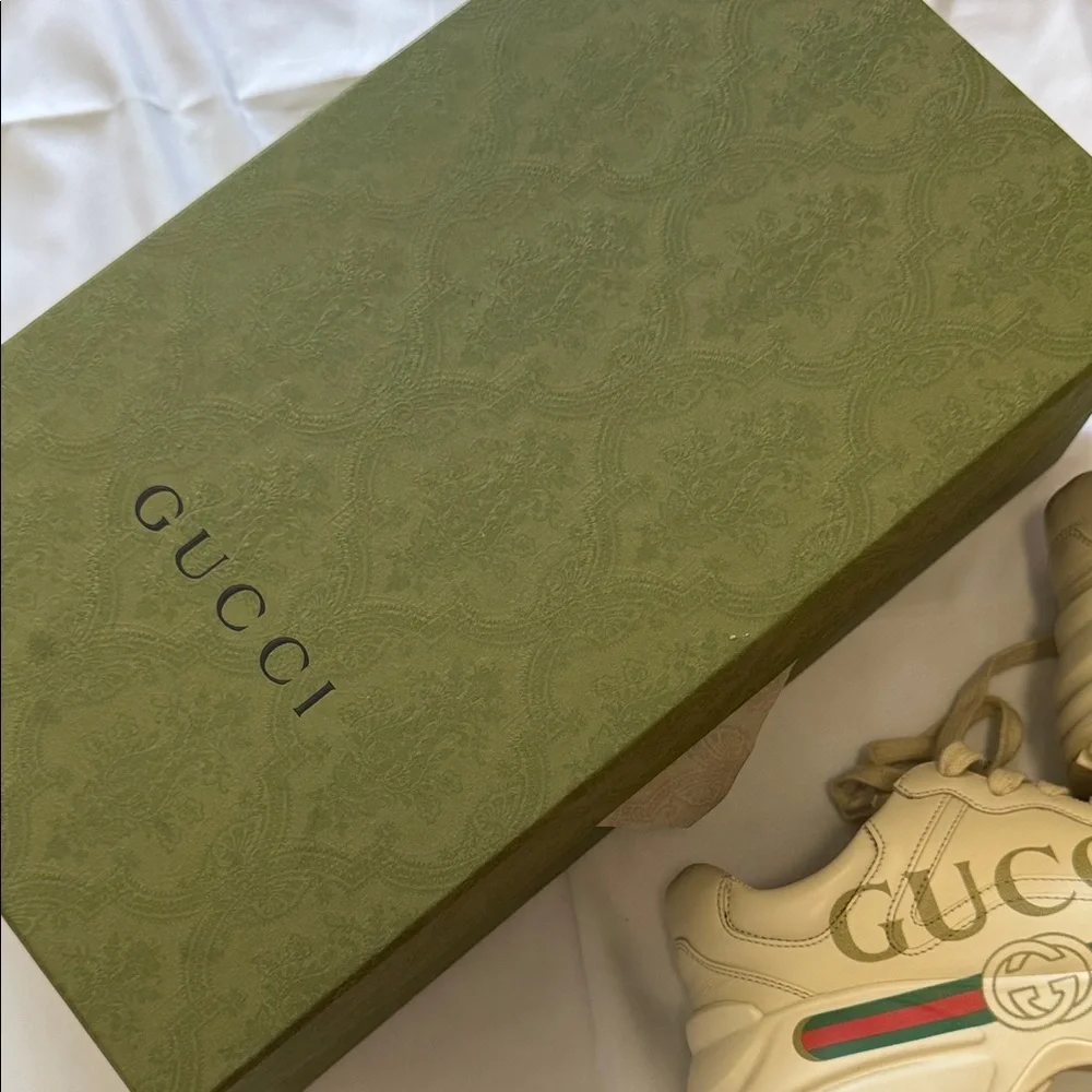 Gucci
Rhyton Gucci Logo Leather Sneaker - Picture 8 of 10